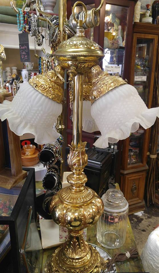Gorgeous Victorian Style Lamp, Antiques Fort Worth Tx